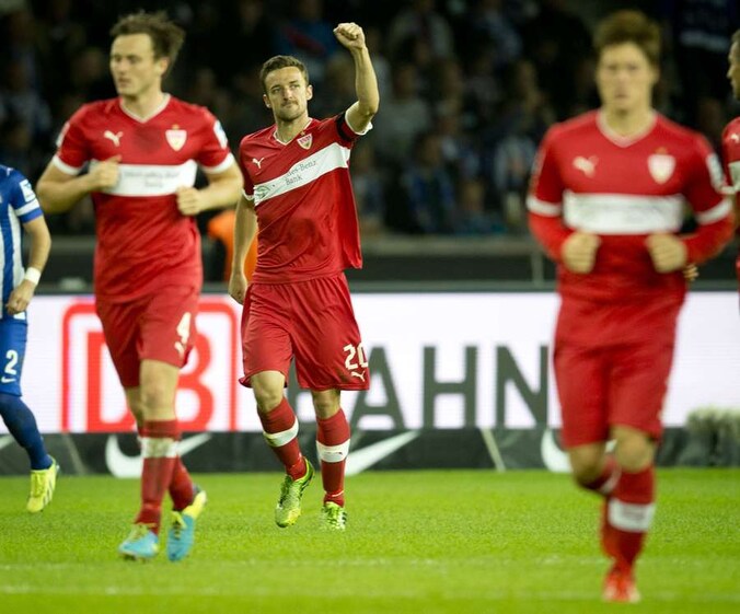 Gentner kan juichen na zijn doelpunt.