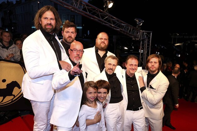 Johan Heldenbergh (L) met de cast van 'The Broken Circle Breakdown' op het filmfestival van Gent.