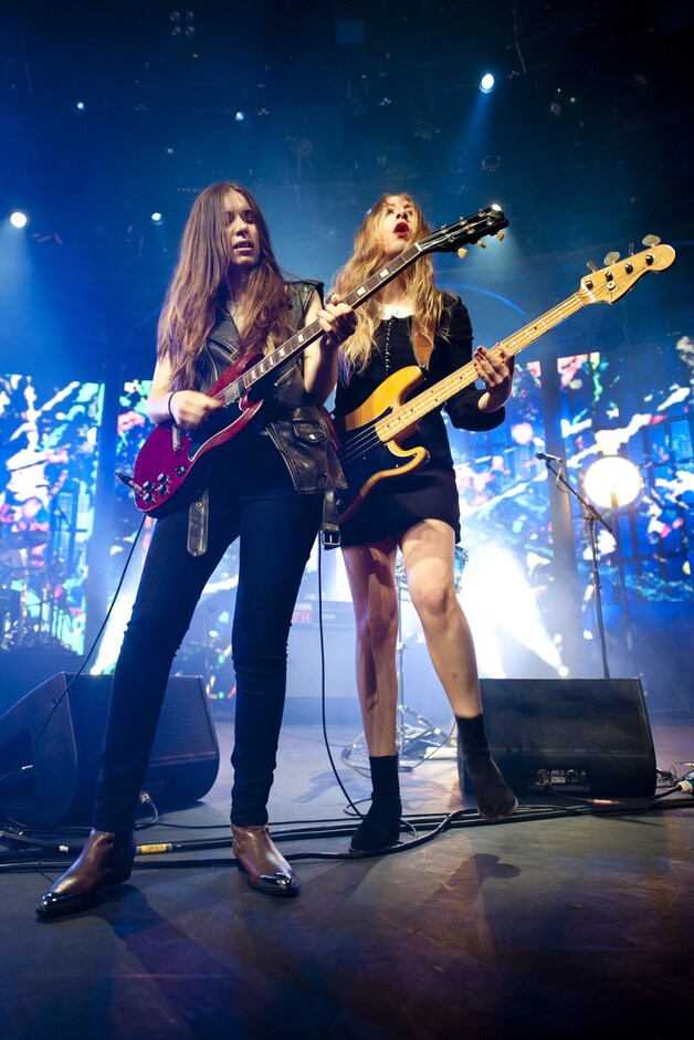 Haim in actie in Camden.