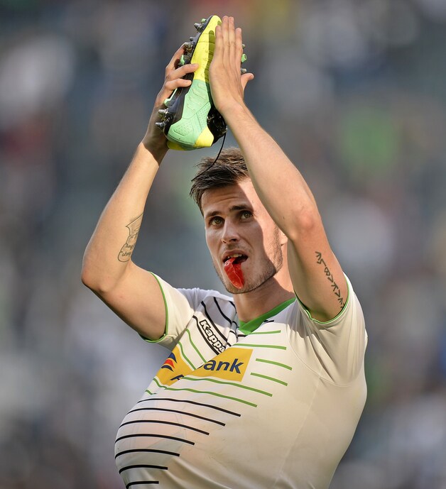 Havard Nordtveit viert de zege.