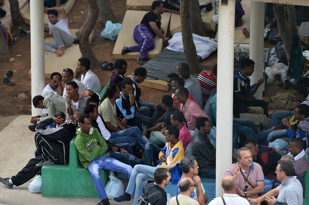 Het tijdelijke opvangcentrum op Lampedusa.