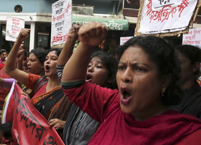 Naaisters in Bangladesh protesteren tegen slechte werkomstandigheden.