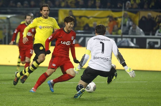 Heung Min Son omspeelt Weidenfeller en scoort de enige goal.