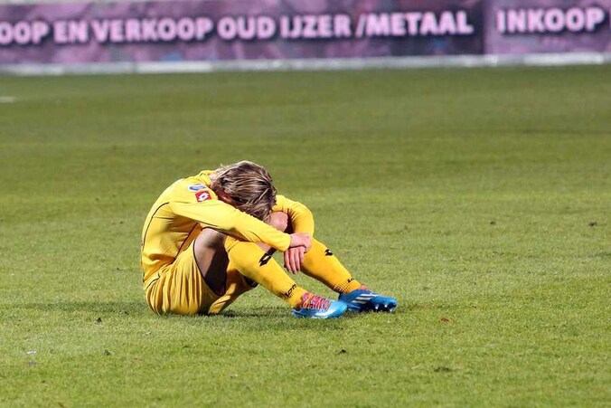 Roda JC-speler Henk Dijkhuizen verwerkt het verlies tegen NEC.