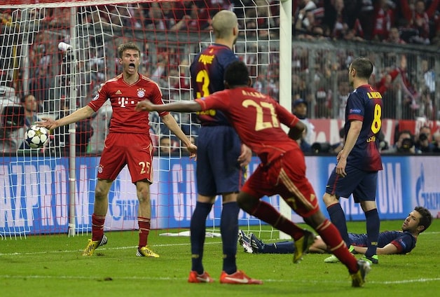 82': Op voorzet van Alaba heeft Müller net zijn tweede van de avond binnengewerkt.