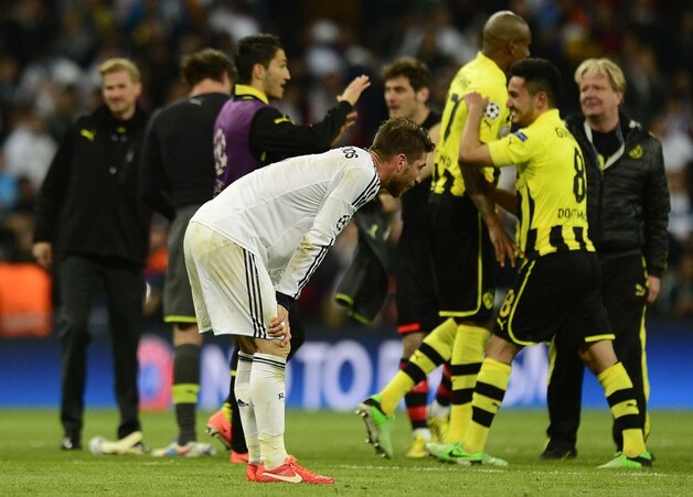 Ramos scoorde, maar moest alsnog afdruipen. Bij Dortmund alleen maar blije gezichten.