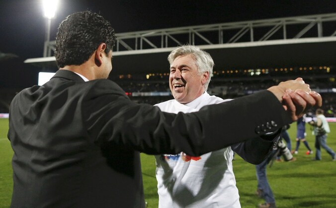 Ancelotti en al-Khelaïfi vieren de titelwinst.