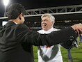 Ancelotti en al-Khelaïfi vieren de titelwinst.