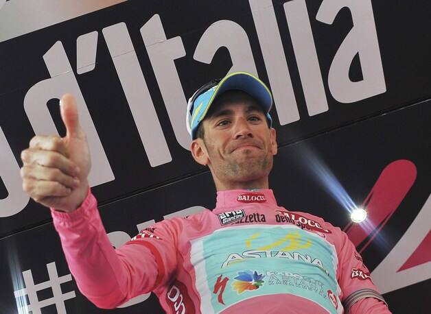 Nibali mag een dag langer in het roze rijden.