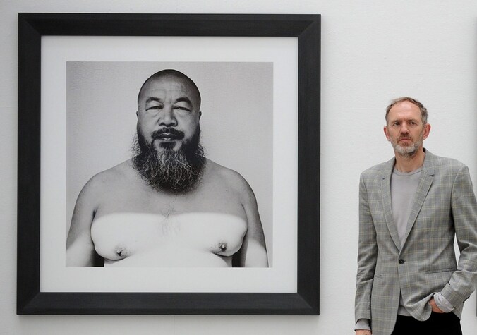 Anton Corbijn, hier voor zijn portret van Ai Weiwei, stelt momenteel tentoon in Bochum.