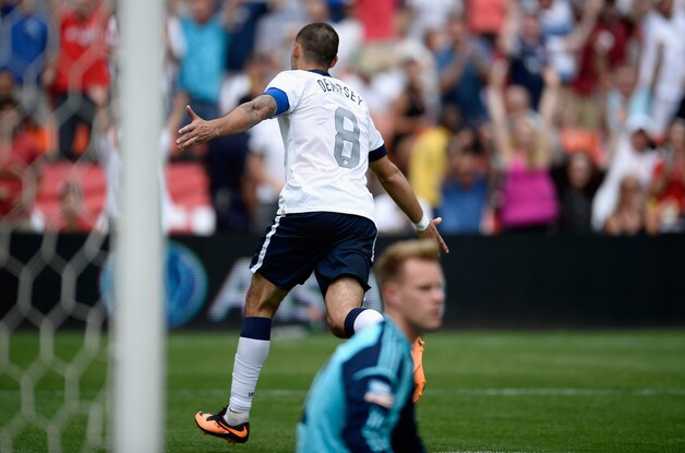 Dempsey viert zijn doelpunt.