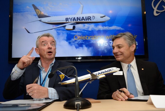 Ryanair-topman O'Leary (L) en Boeing-CEO Ray Connor.