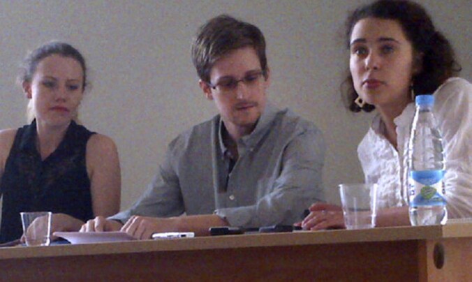 Edward Snowden gisteren op de luchthaven.