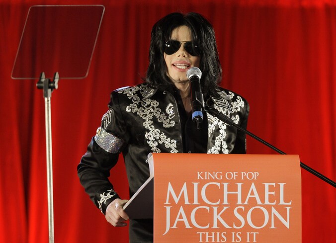 Michael Jackson bij aankondiging van de tournee die nooit doorging.