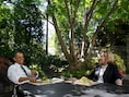 Hillary Clinton luncht in de tuin van Het Witte Huis met president Barack Obama.