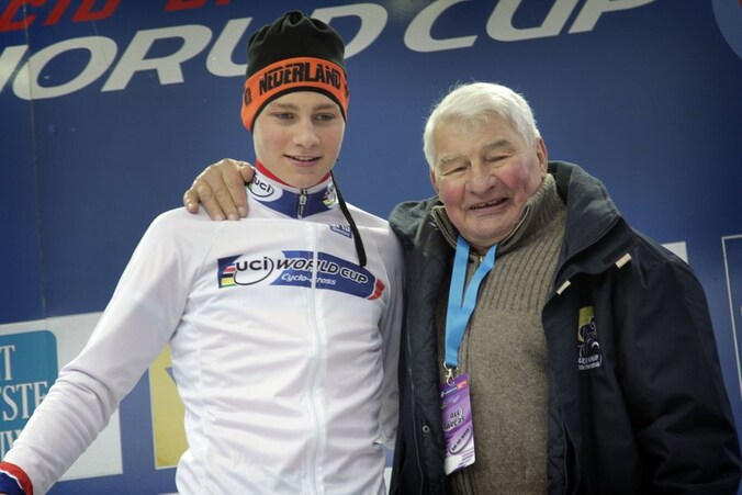 Van der Poel met Raymond Poulidor na zijn zege in Heusden-Zolder.