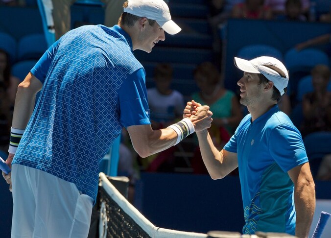 John Isner nam de maat van Daniel Munoz-De La Nava (rechts).