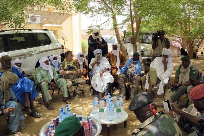 Een delegatie uit Mali, Frankrijk en van de Verenigde Naties is met Malinese rebellen in gesprek.