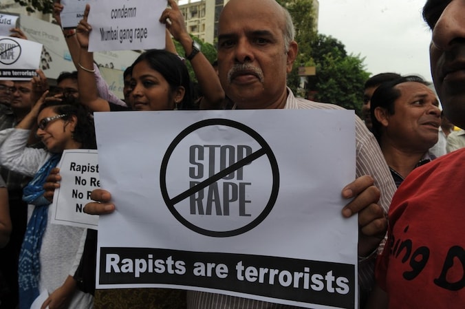 Journalisten in India protesteren tegen de groepsverkrachting van een vrouwelijke collega.