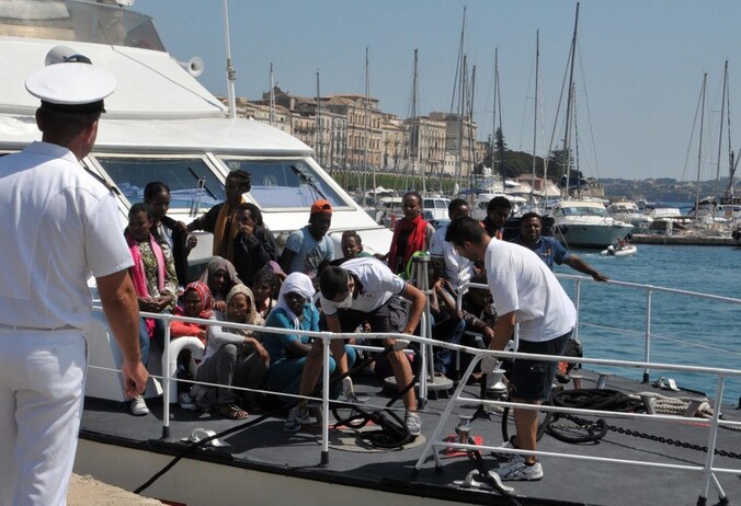 Archiefbeeld van vluchtelingen voor de kust van Malta.