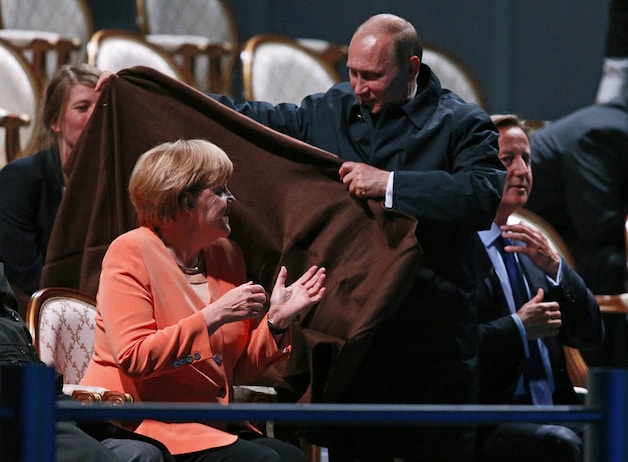 Poetin voorziet Merkel van een warm dekentje