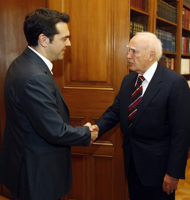 President Karolos Papoulias met de tweede formateur: Alexis Tsipras.