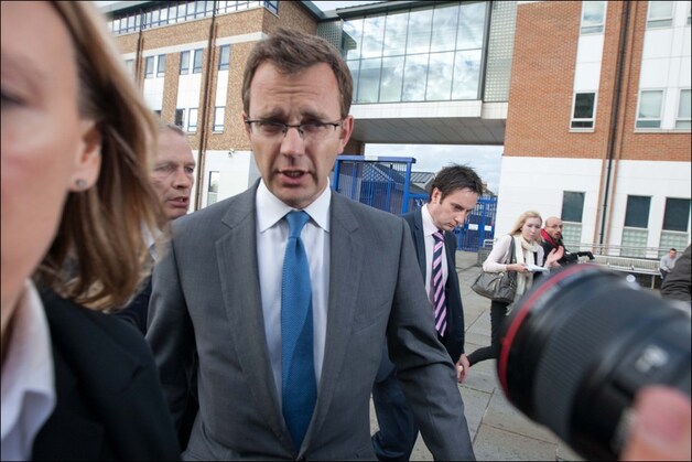 Sean Hoare legde belastende verklaringen af over toenmalig hoofdredacteur Andy Coulson (foto). Die werd later woordvoerder van huidig premier Cameron.