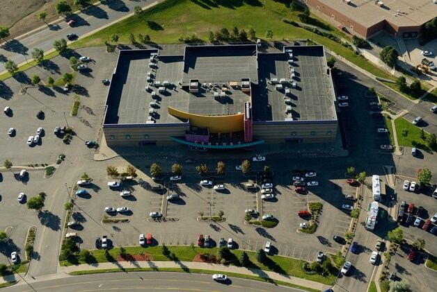 Een blik op het bioscoopcomplex vanuit de lucht.