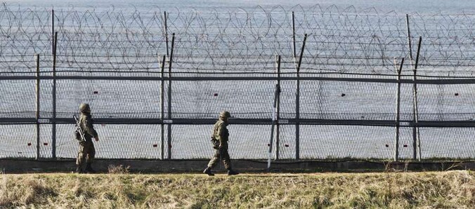 Zuid-Koreaanse soldaten patrouilleren langs de grens met Noord-Korea.
