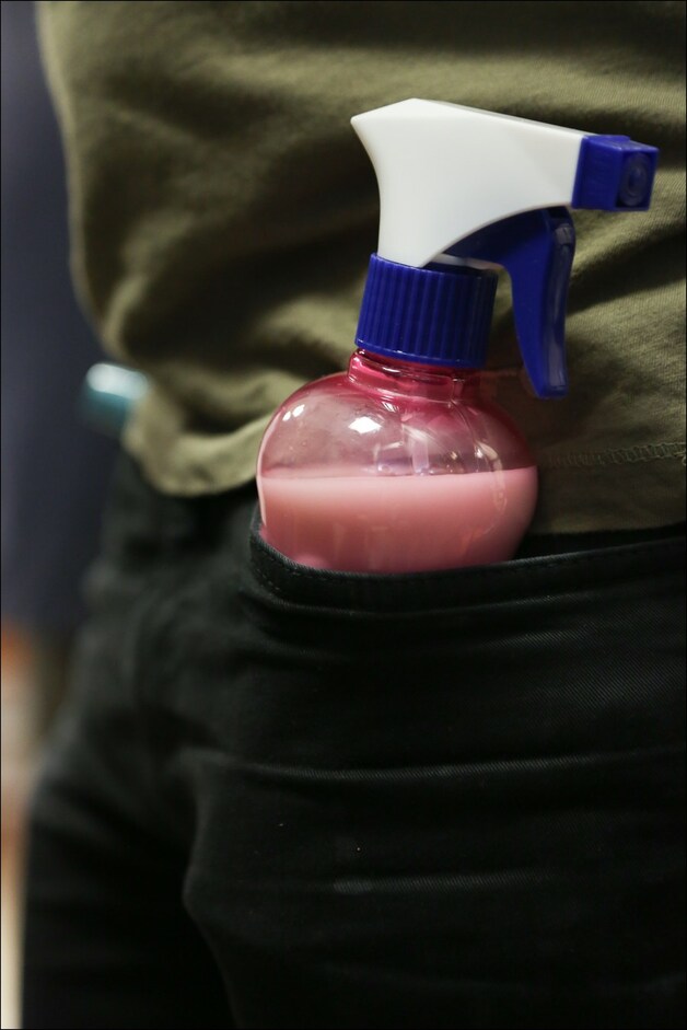 Keukenmiddeltje tegen traangas: melk, water en maagzuurremmers.