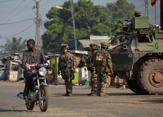 Franse soldaten patrouilleren in Bangui.