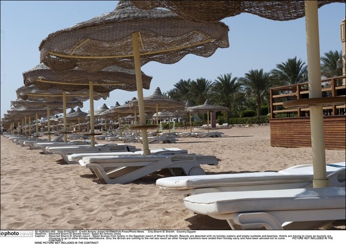 Een verlaten strand in Egypte.