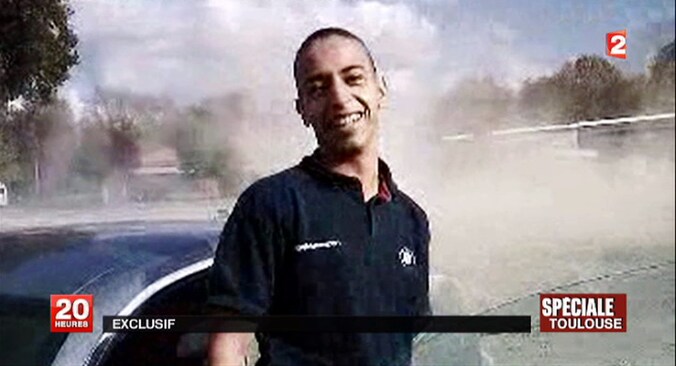 Mohammed Merah dook eerder op in een filmpje waarin te zien is hoe hij onder meer rondrijdt in een wagen. De Franse tv zond die beelden vorige week uit.