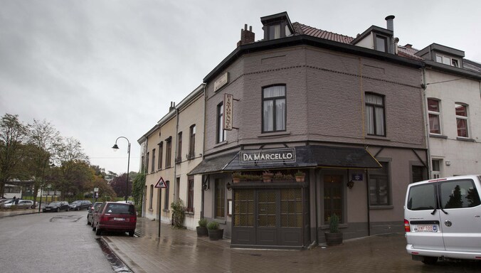 De man werd neergekogeld nadat hij dit Italiaans restaurant verliet.