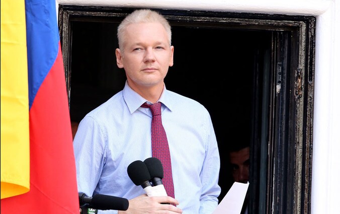 Assange zit quasi een jaar in de Ecuadoraanse ambassade in Londen.
