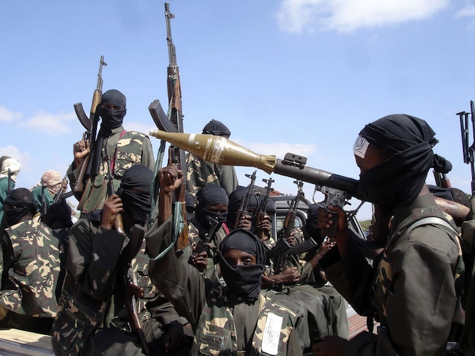 Een archieffoto uit 2008 van al-Shabaabstrijders ten zuiden van Mogadishu.