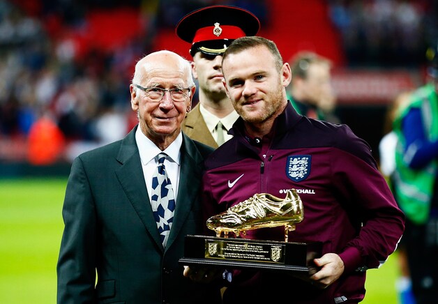 Twee clublegendes: Charlton (links) en Rooney