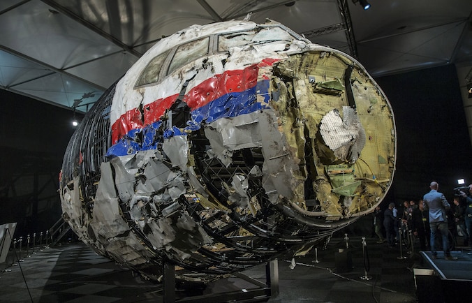 In oktober werden de resultaten van het Nederlandse MH17-onderzoeksrapport bekendgemaakt. In een loods in de gemeente Gilze Rijen werd met brokstukken de cockpit van het gecrashte toestel gereconstrueerd.