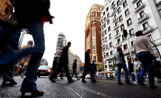 Archieffoto. De bekende Gran Via in het centrum van Madrid.