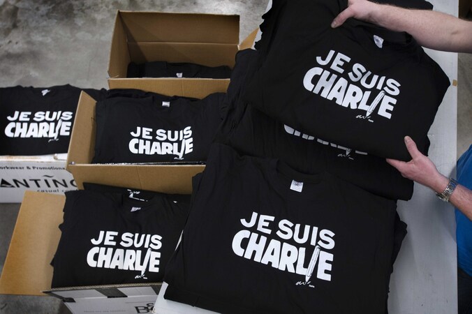 'Je suis Charlie-shirts in het Nederlandse Langenboom. Deze t-shirts werden voor de duidelijkheid gratis beschikbaar gesteld voor geïnteresseerden door drukkerij Festa.
