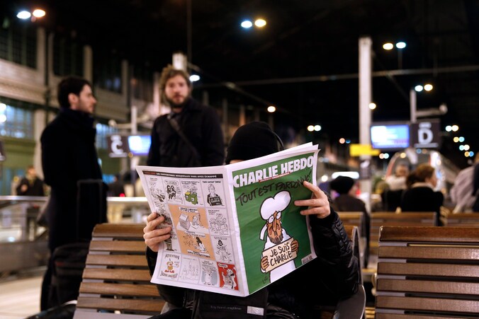 In veel Franse krantenwinkels was er even na 6 uur 's morgens geen Charlie Hebdo meer te koop.