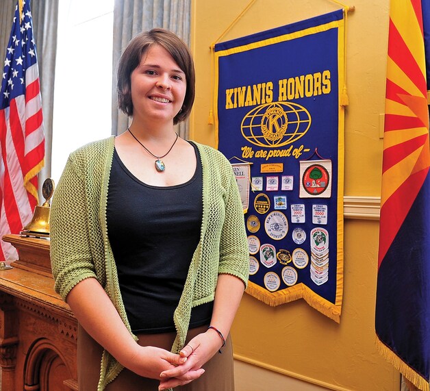 Kayla Mueller tijdens een lezing.