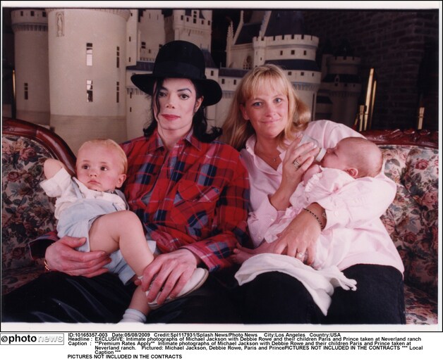 Jackson trouwde eind 1996 met de zwangere verpleegster Debbie Rowe. Ze kregen twee kinderen, Prince en Paris. In 1999 scheidden ze, Rowe verzaakte twee jaar later aan haar ouderlijke rechten af.