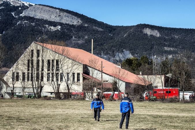 In Seyne-les-Alpes werd een rouwkapel ingericht voor de familieleden. Hier worden ook dna-stalen genomen.