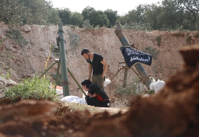 Archiefbeeld: Syrische rebellen positioneren hun mortieren.