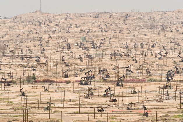 Het Kern River Oil Field, kaal en desolaat.