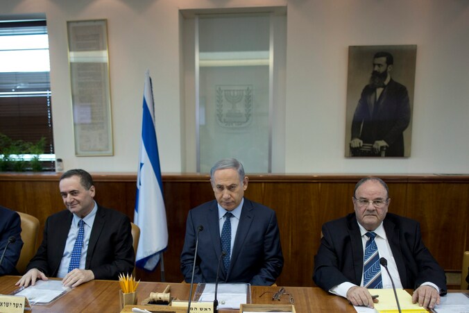 Israel Katz -hier links op de foto- neemt geen blad voor de mond.