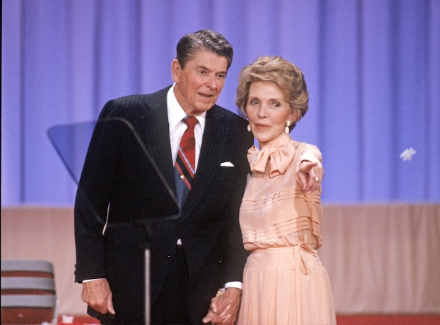 Oud-president Ronald Reagan en zijn vrouw Nancy