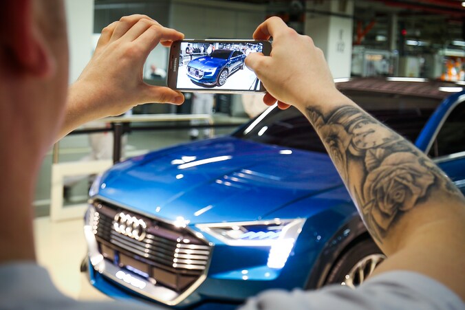 De Audi Q6 E Tron.