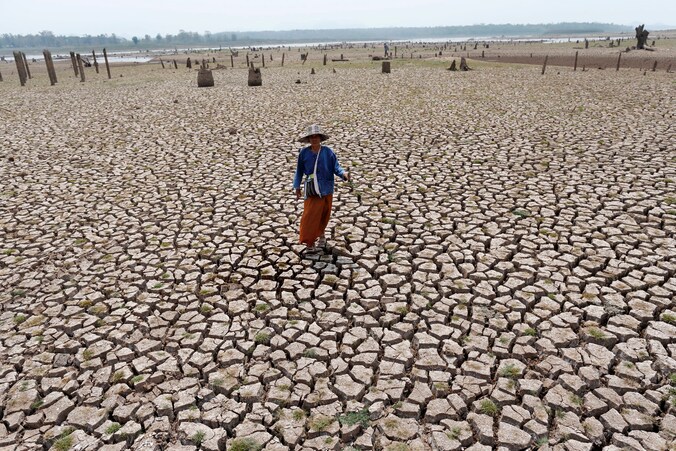 Delen van Thailand staan droog. Daar zit het weerfenomeen El Niño voor iets tussen: een sterke opwarming van het koele zeewater in de Grote Oceaan dat zelfs in Europa voelbaar is.